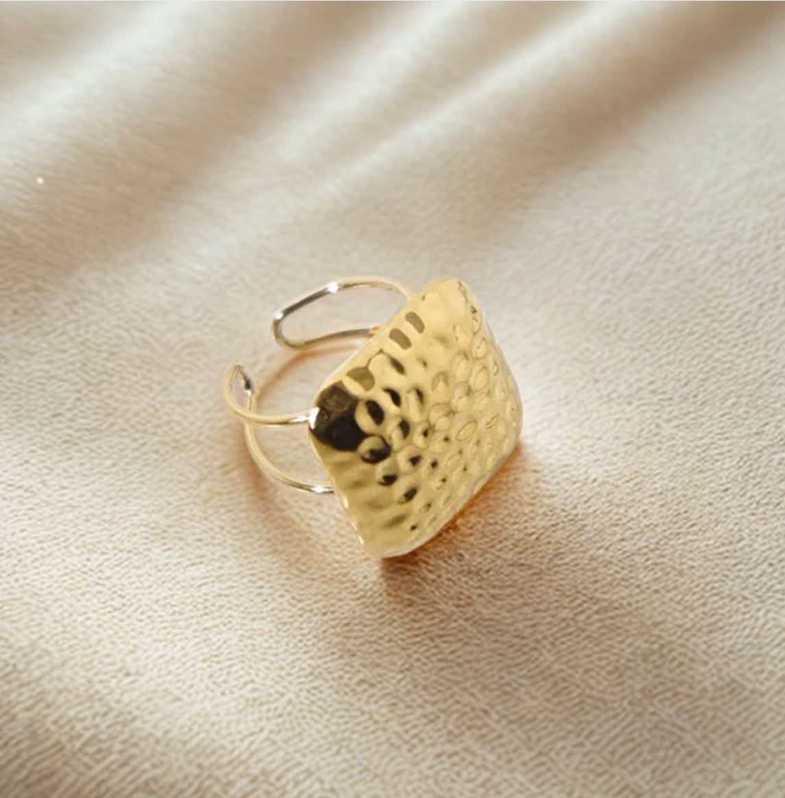 Satin Crest Ring