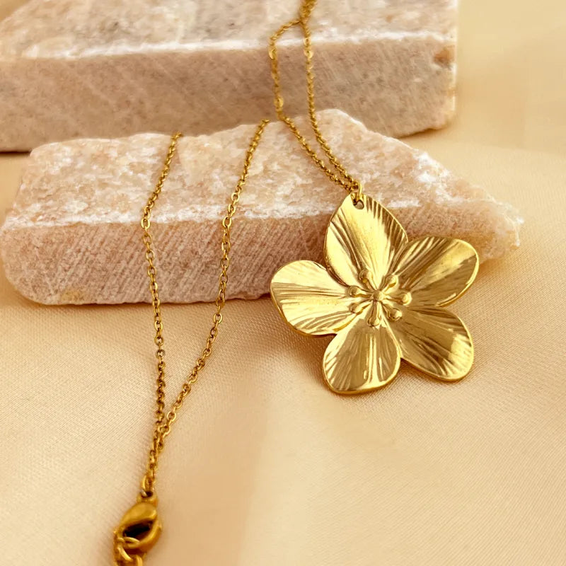 Flor d’Oro Necklace